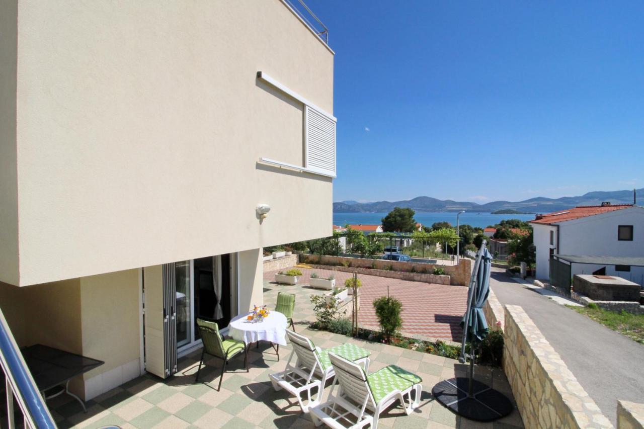 Gusti Apartment *